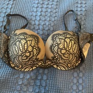 Dream Angels by 𝅺Victoria’s Secret Cream & Black Lace Push-up Bra